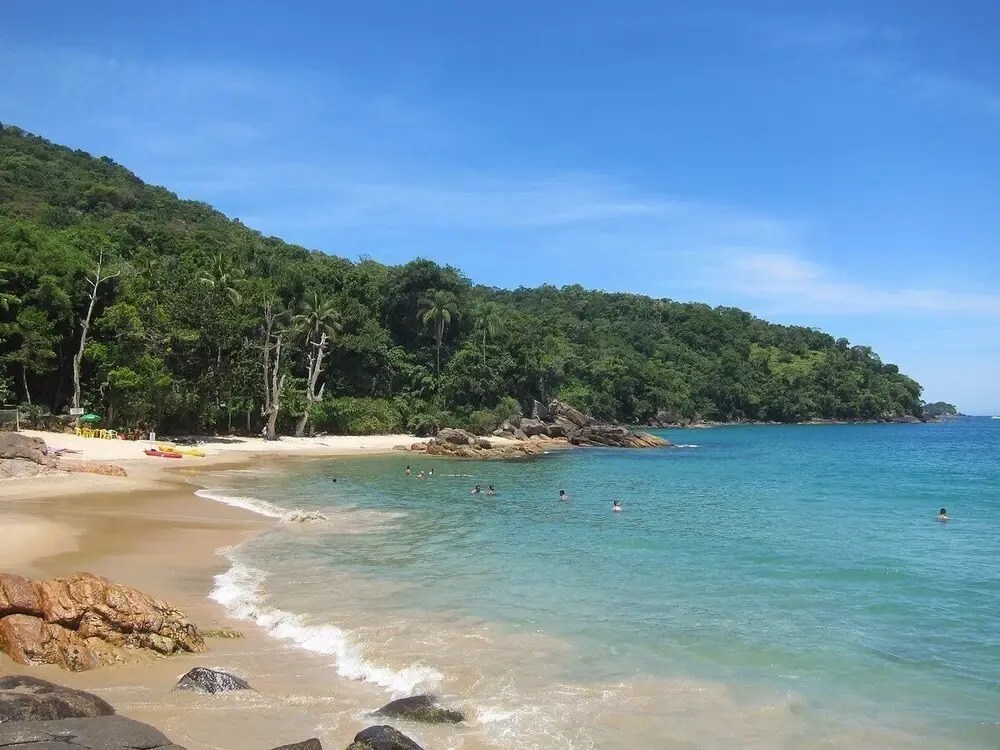 Apartamento novo com piscina, condomínio Ubatuba