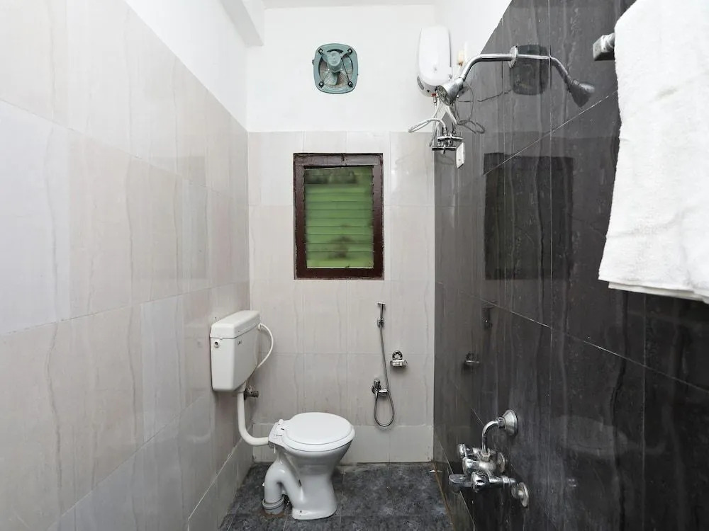 OYO 14988 Regal Stays