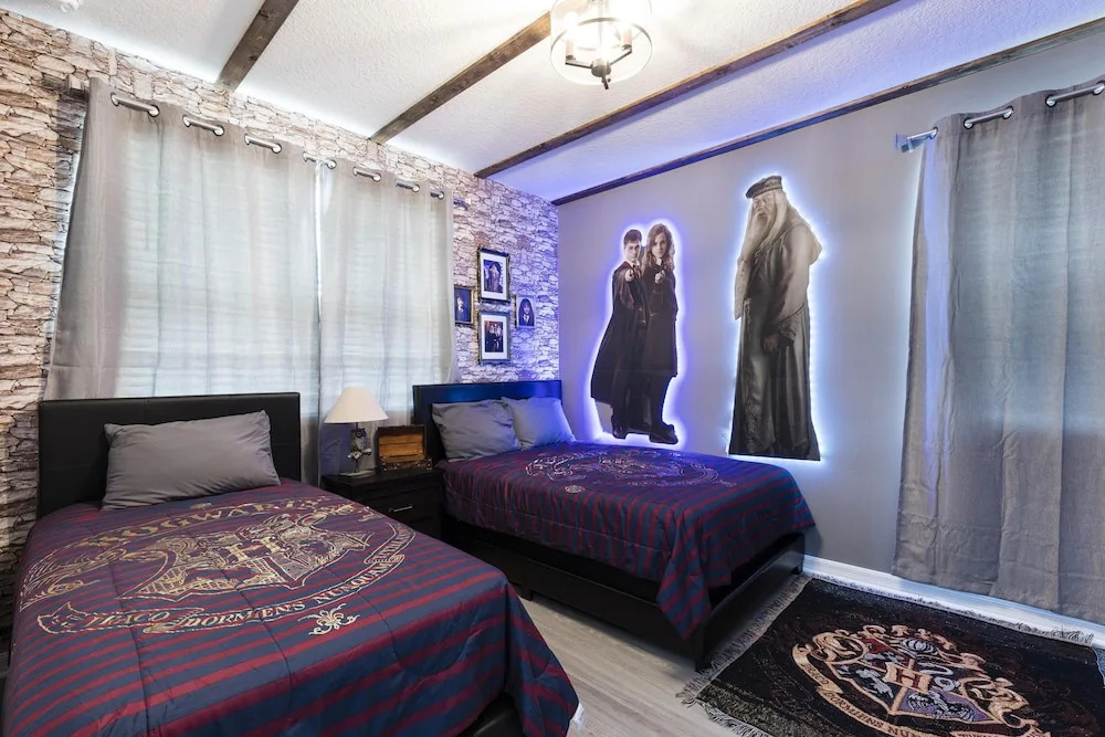Ultimate 9BR Lakeview Pool SPA Theater Near Disney, Kissimmee
