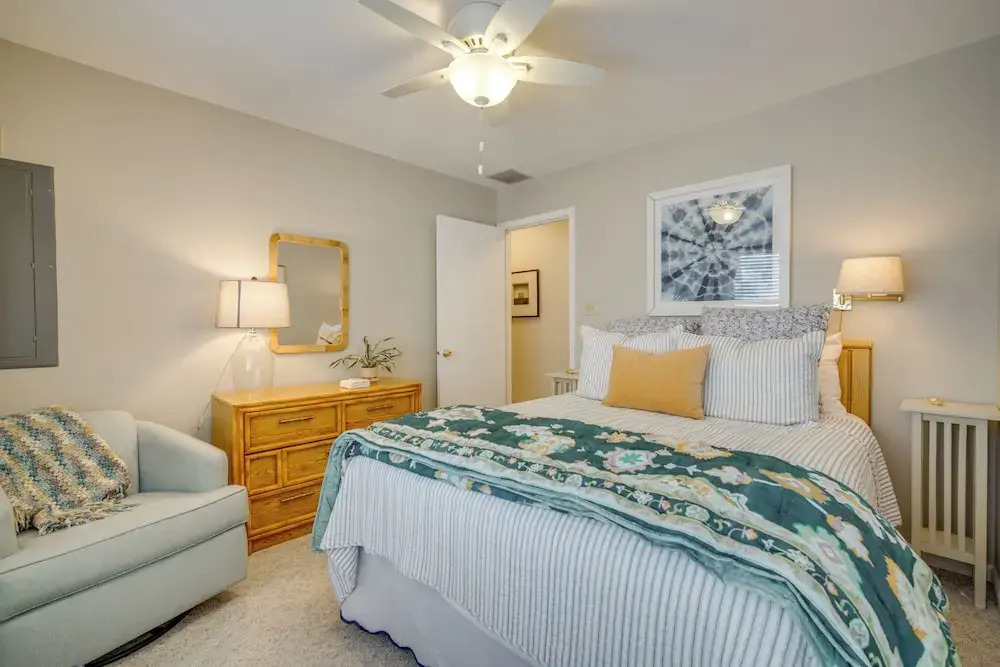 Steps to Beach: Townhome w/ Balcony in Ocean City