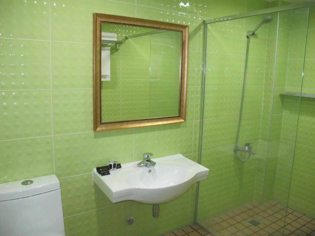 Townhouse Oak Vera Hotel Near Clark International Airport