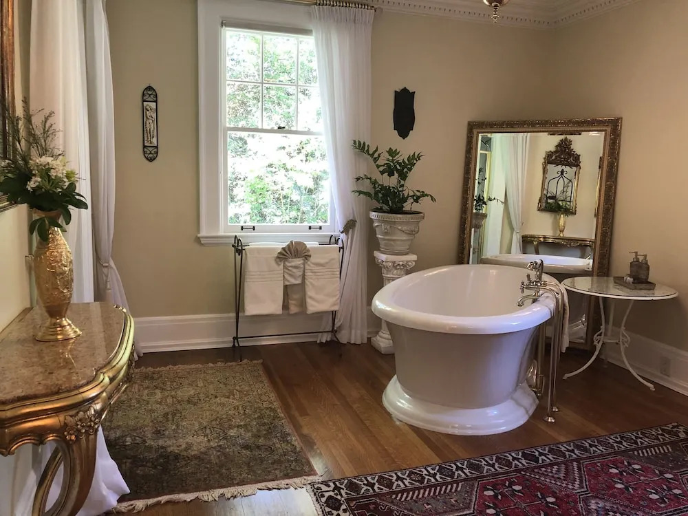 Villa Marco Polo Bed and Breakfast Inn