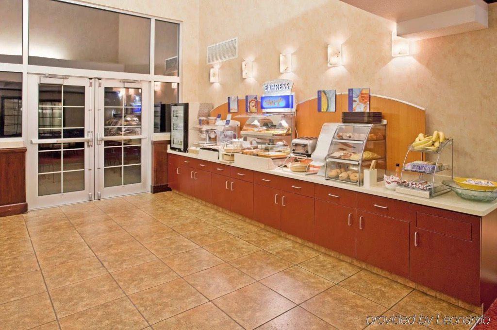 Holiday Inn Express & Suites East Wichita I-35 Andover by IHG