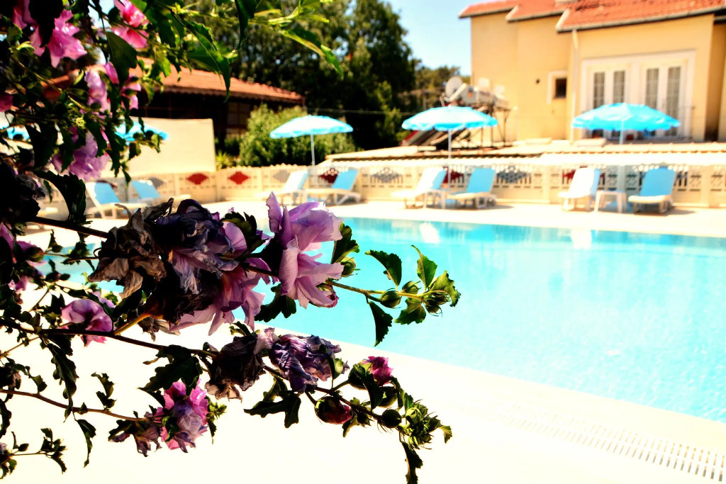 Cennet Hotel