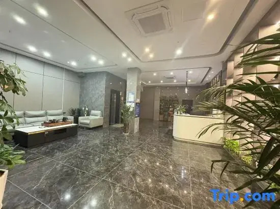 Yunju Business Hotel (Guilin High tech Wanda Qixing District Government Center Branch)
