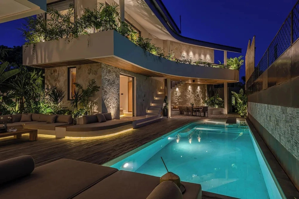 The Line - 5BR Luxury Villa with Cinema & Hot Tub in Umalas