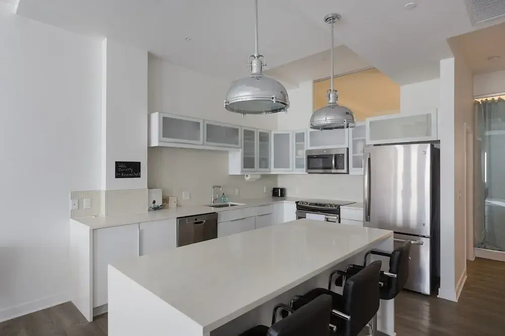 Sky on Main - Luxe DT Apts with Gym + Roof Terrace by Zencity
