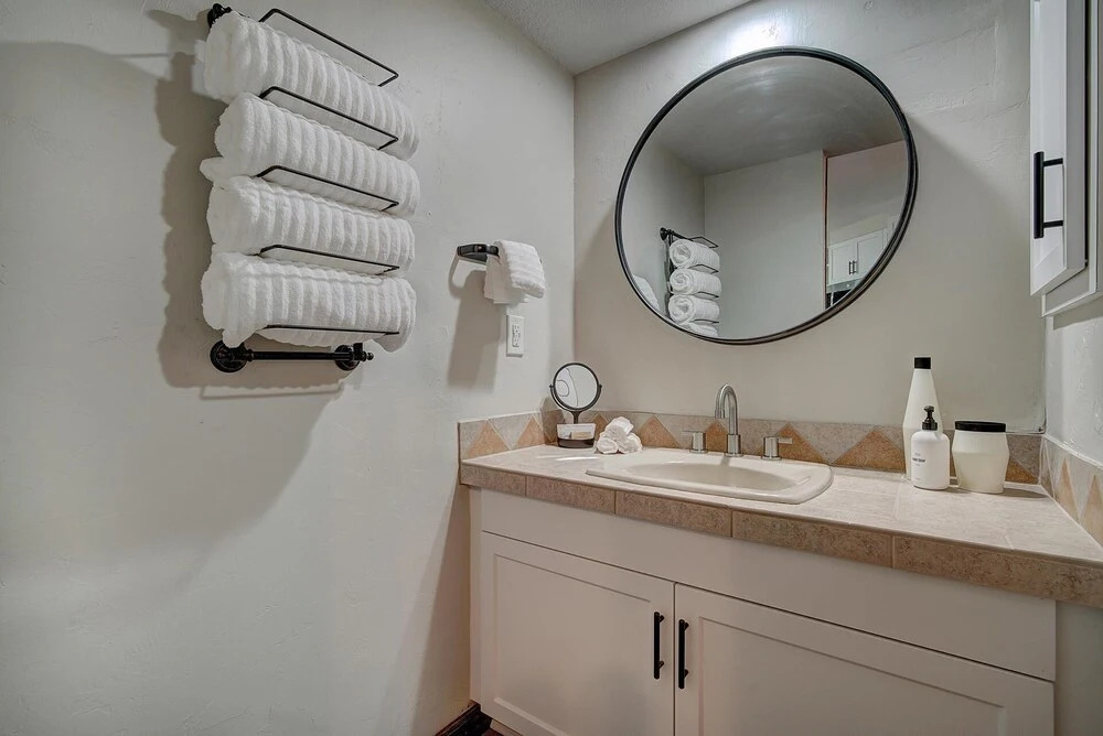 New Chic Ski-in Ski-out Condo Park