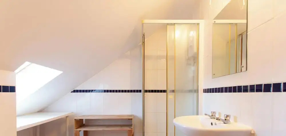 Pebbles Guest House - Flat 6