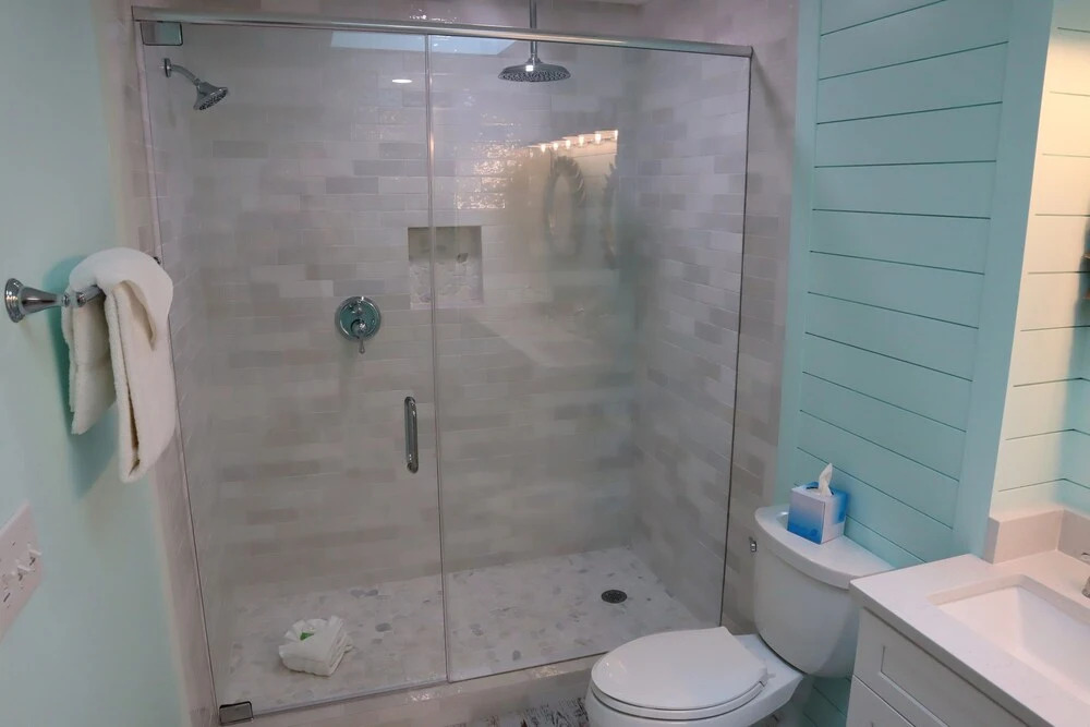 8852 Bay Pine 3 Bedroom Home by RedAwning
