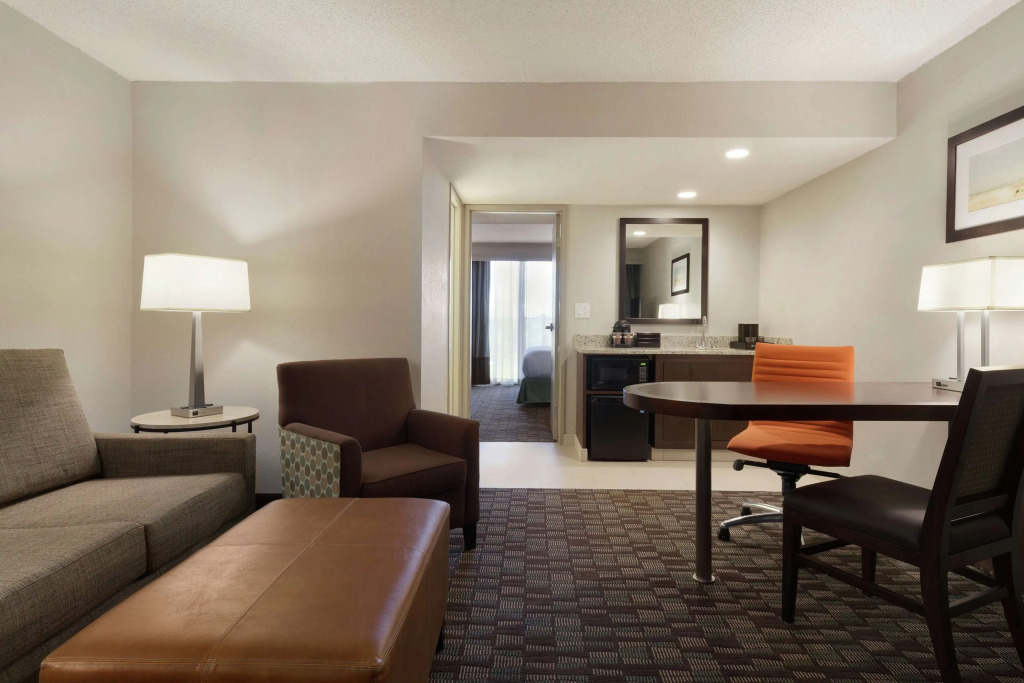 Embassy Suites by Hilton Jacksonville Baymeadows