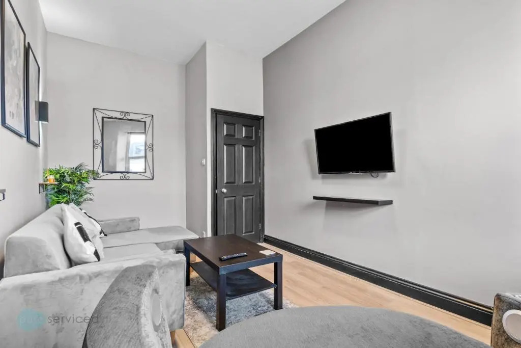 1 Bed- Holyrood Retreat