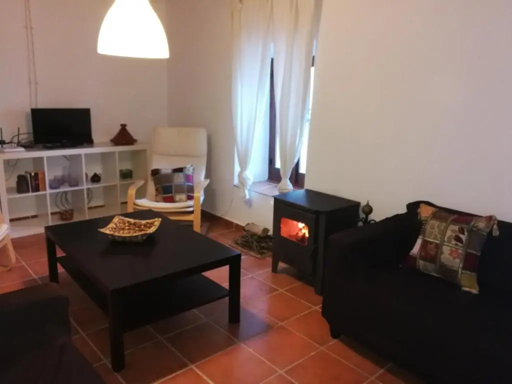 Casa en pueblo de montes de Málaga a 15km de playa
