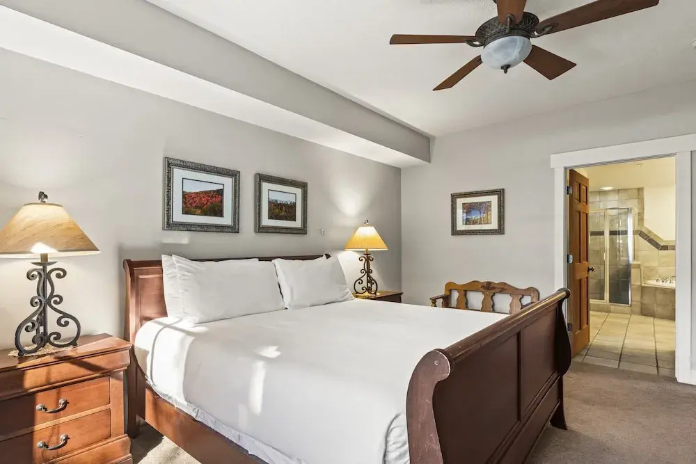 Town Pointe C101 3 Bedroom Condo by RedAwning
