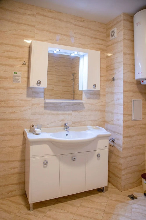 FM Deluxe 2-BDR Apartment with Pool & Sea View in Sun Resort