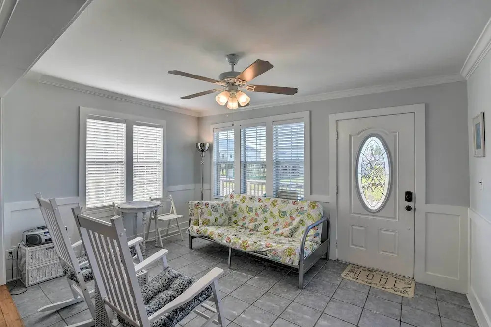 Steps to Beach! 'surf Cottage' in Galveston