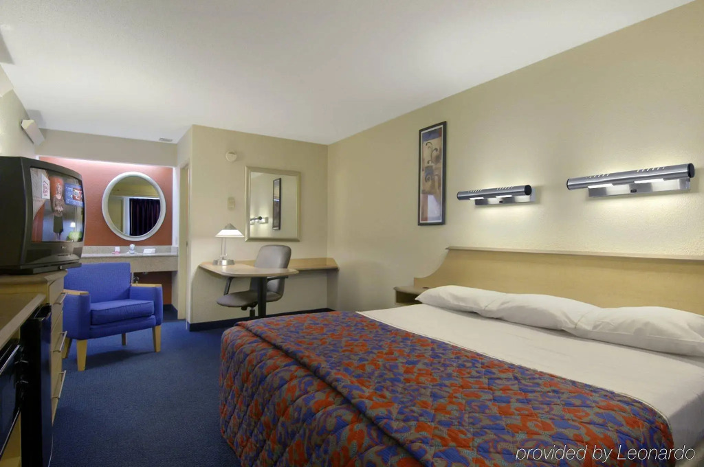Red Oak Inn Detroit - Southfield