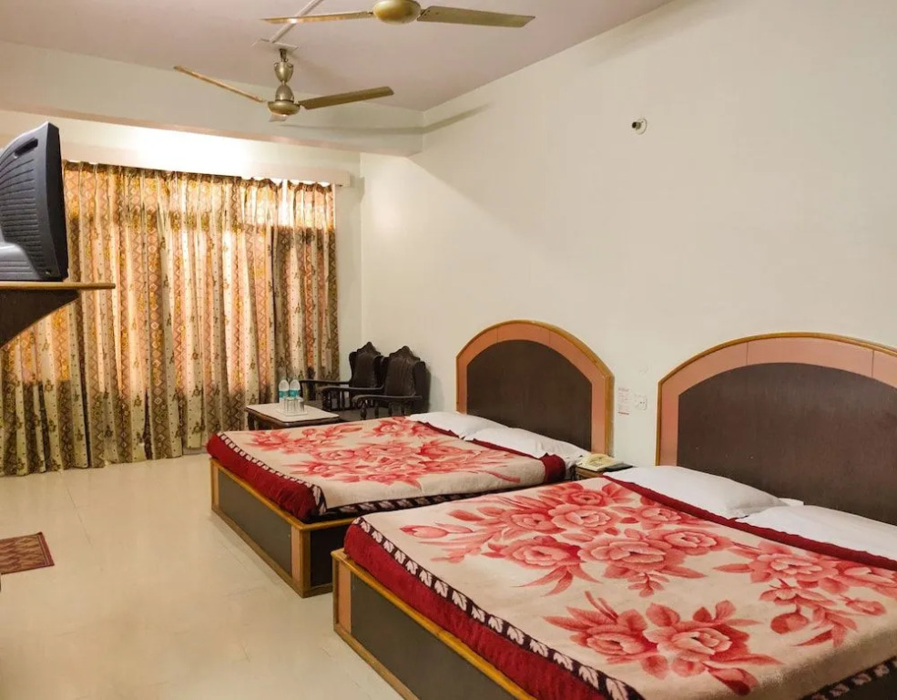 Hotel Amit - 5 Mins Drive to Airport