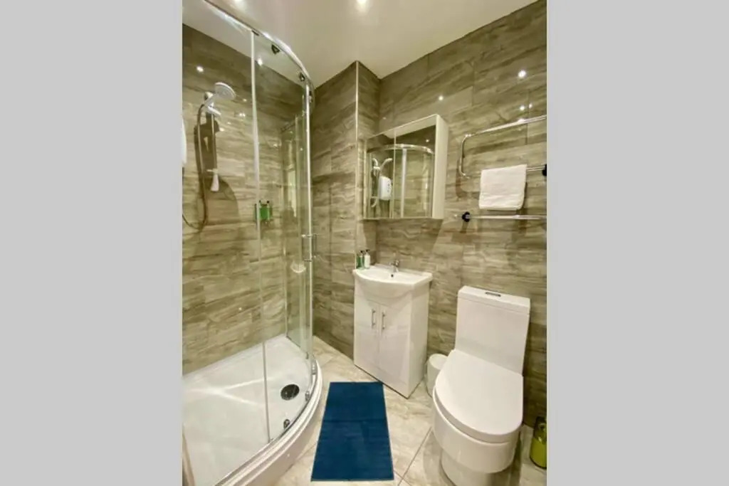 Group Of 8 Apartments For Up To 34 People By Centre!
