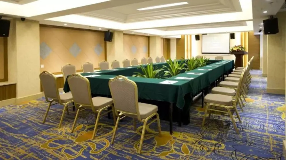 Atour Hotel Shenzhen Luohu Vientiane City