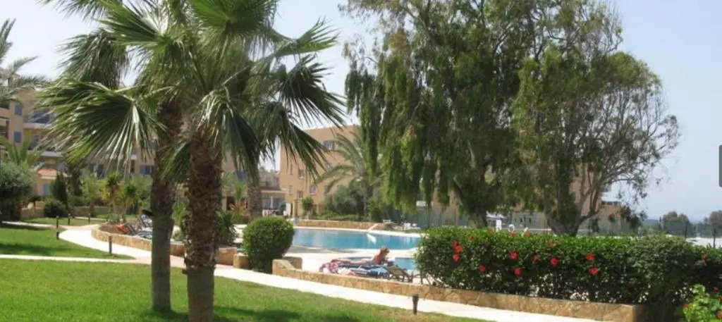 Stylish 2 bedroom apartment with seaviews in King's Palace