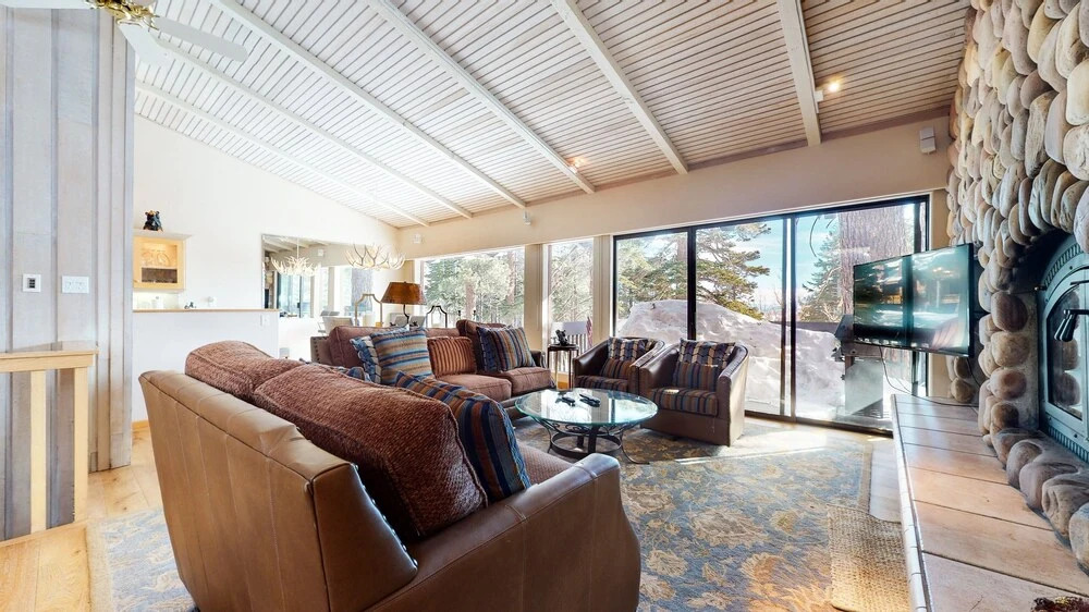 Mammoth West 137 Updated Deluxe Condo, Just A Short Walk to Canyon Lodge by RedAwning