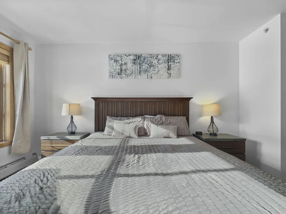 Inviting and Spacious Condo In The Heart of Center Village - PP416 by Redawning
