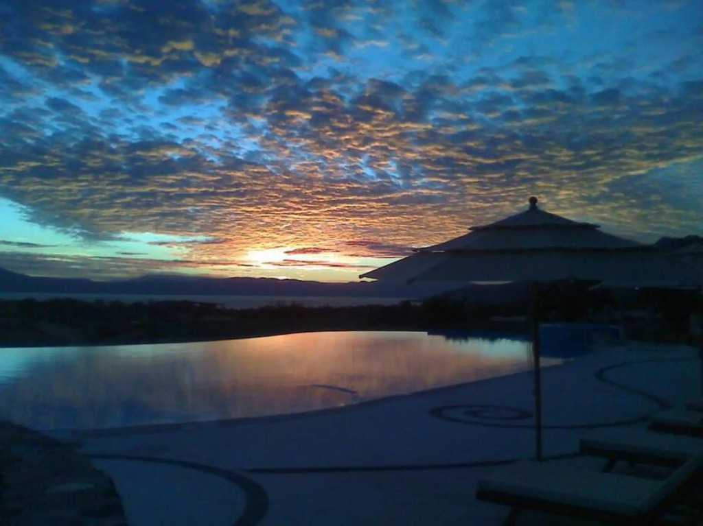 Luxury Private Resort 2-br 2-wr Condo w Breath Taking Lake Views
