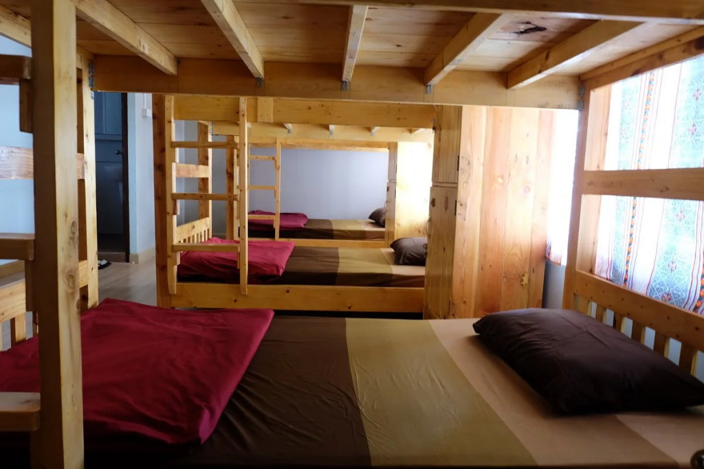Plearn Hostel