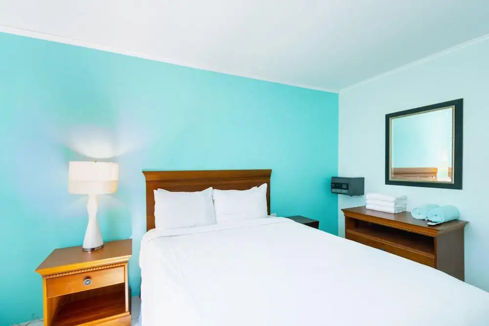 2BR 1BA Ground Level in the Heart of Aruba Pool