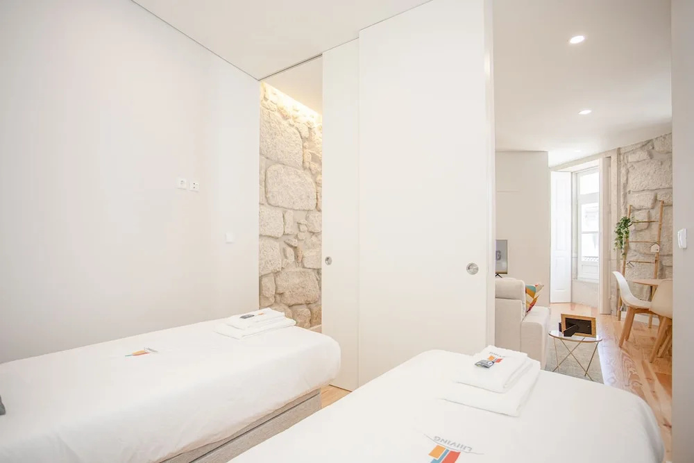 Liiiving - Aliados Stone Apartment