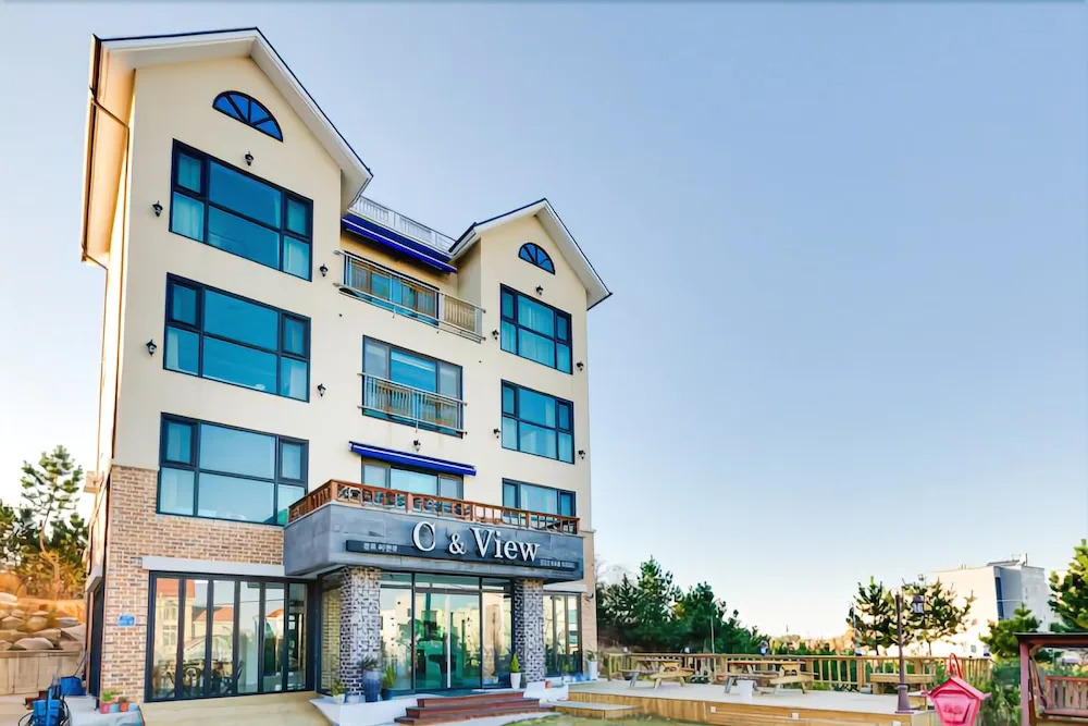 Gangneung Gyeongpo C&View Pension (Spa, Netflix Available)