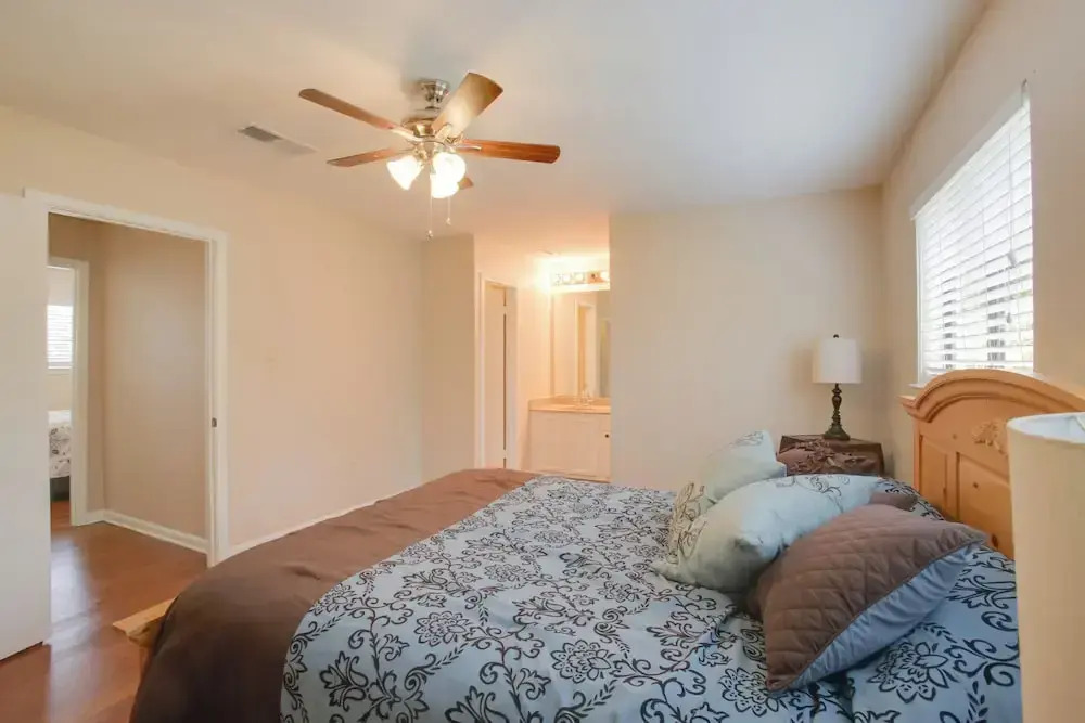 Baton Rouge Townhome w/ Pool Access - 7 Mi to Lsu!