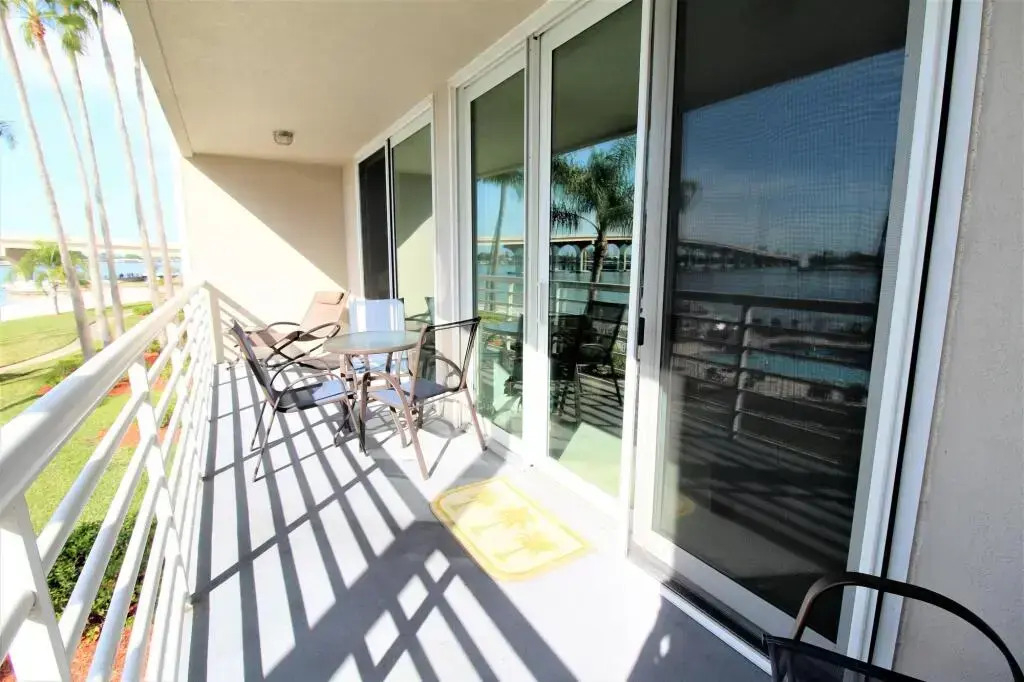 Isla Bahia Vista 8-210