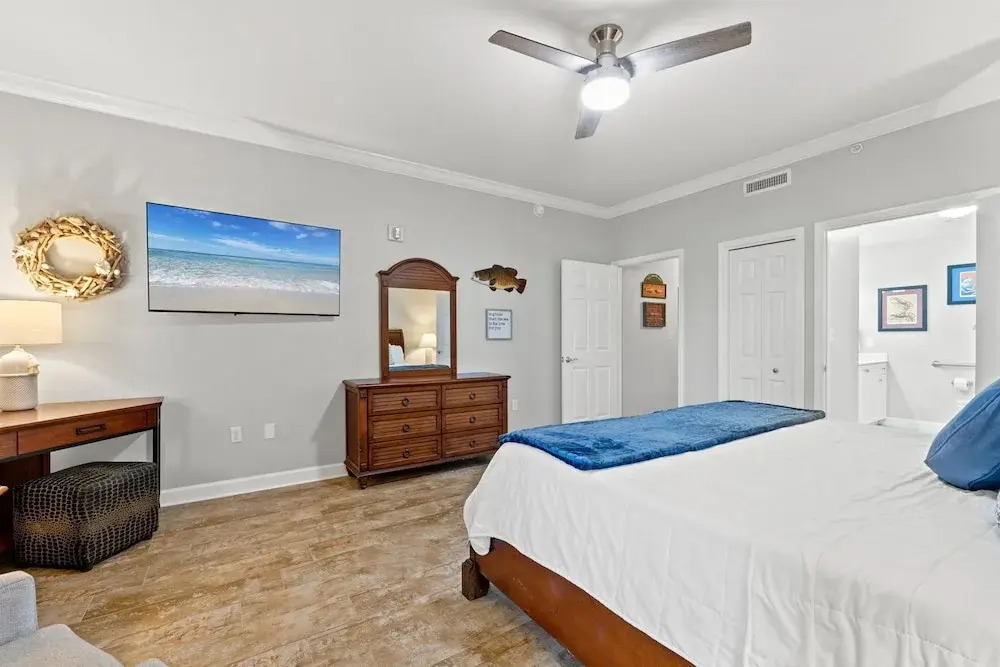 Pelican Isle 607 - The Nautical Nook