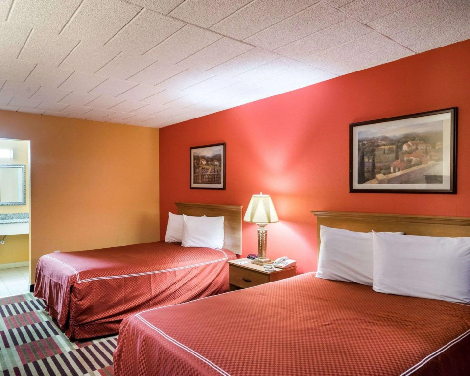 Rodeway Inn University