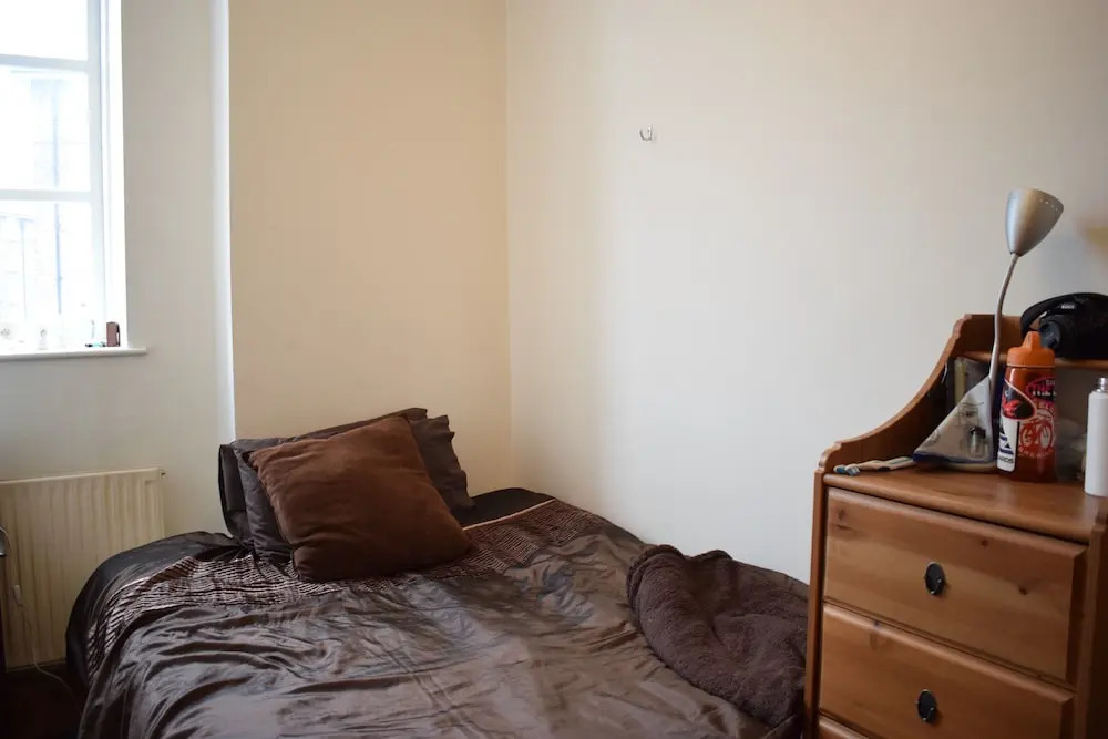 Bright 2 Bedroom Apartment With Canal Views