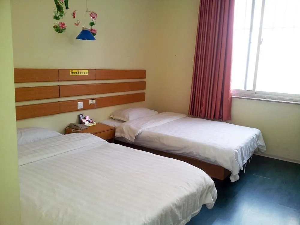 Saifel Business Hotel (Jinan Qilu Hospital Baotu Spring Store)(赛菲尔商务宾馆(济南齐鲁医院趵突泉店))
