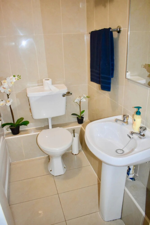 Trendy 2 Bedroom Apartment Near City Centre