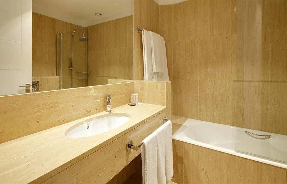 Amara Astoria - Luxury Apartments