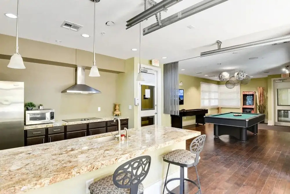Prime Soco 2BR King Suite w Gympickleballlaundry