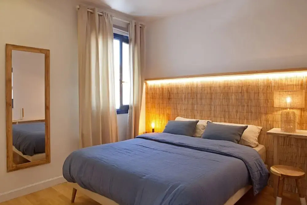 Perissa - 2 Bedrooms and Terrace in Trafalgar