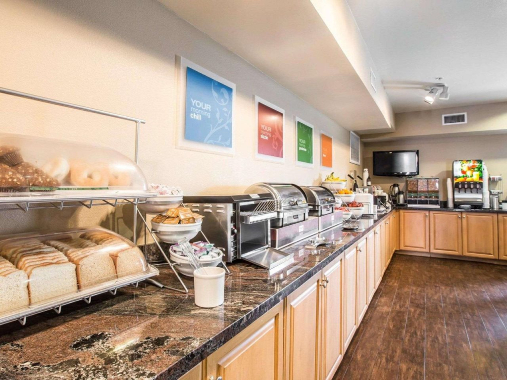 Comfort Inn & Suites Page at Lake Powell