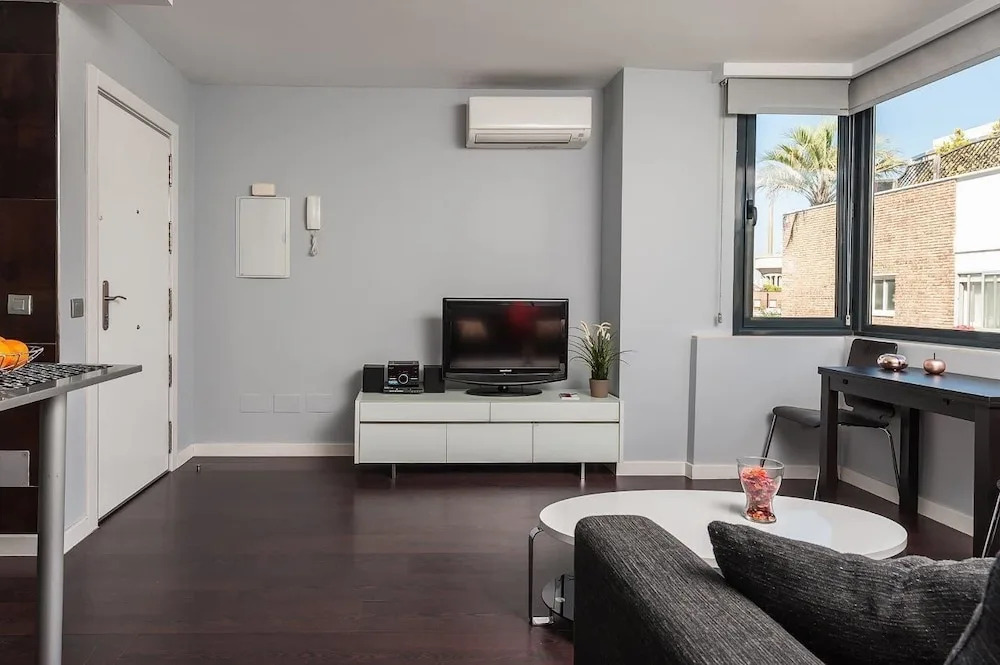 Roomspace Plaza Castilla Apartments