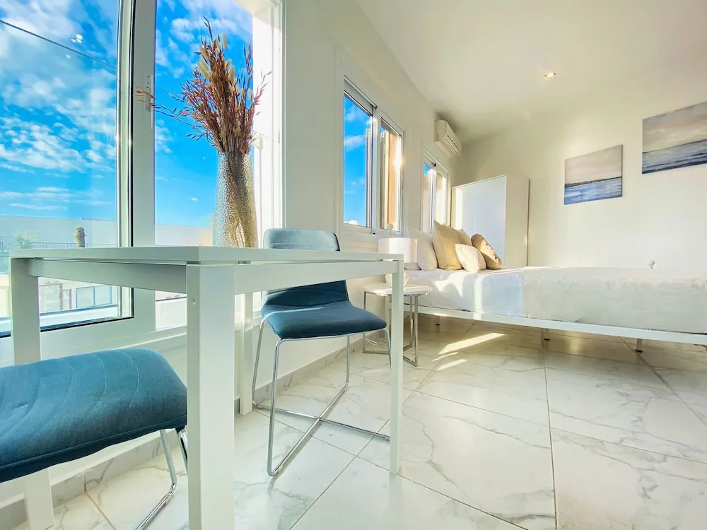 Phaedrus Living : Luxury Flat Lighthouse 75
