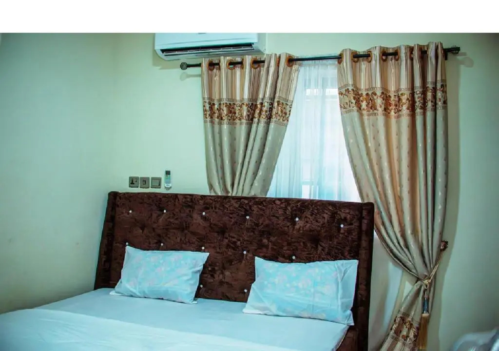 Luxury 3-Bedroom Duplex FAST WIFI & 247Power