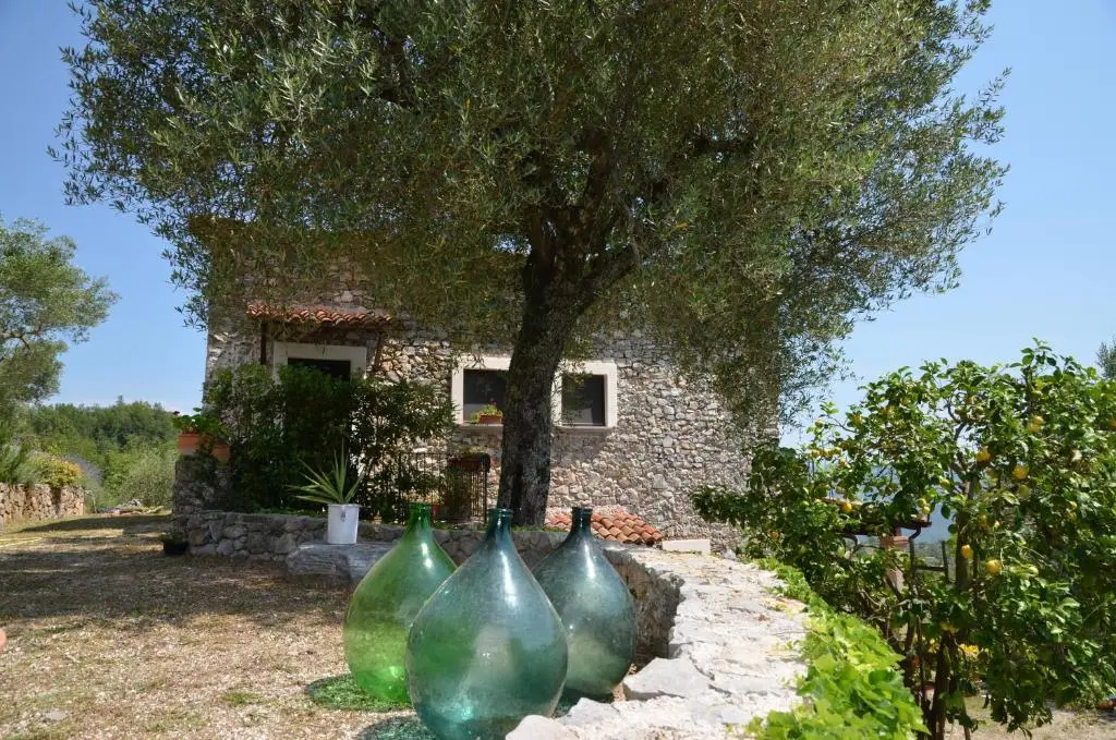 Agrestis Domus