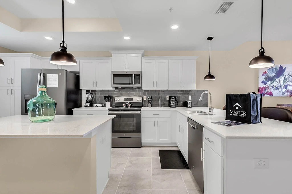 2 Bedrooms / 2 Bathrooms / Storey Lake (4731-304 CT), Kissimmee , US