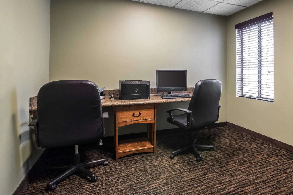 Clarion Inn & Suites Cortland - University Area