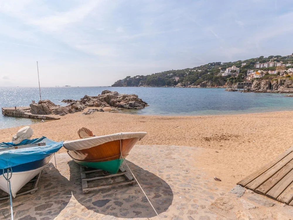 Beautiful Villa With Private Swimming Pool at 1,5 km From the Beach